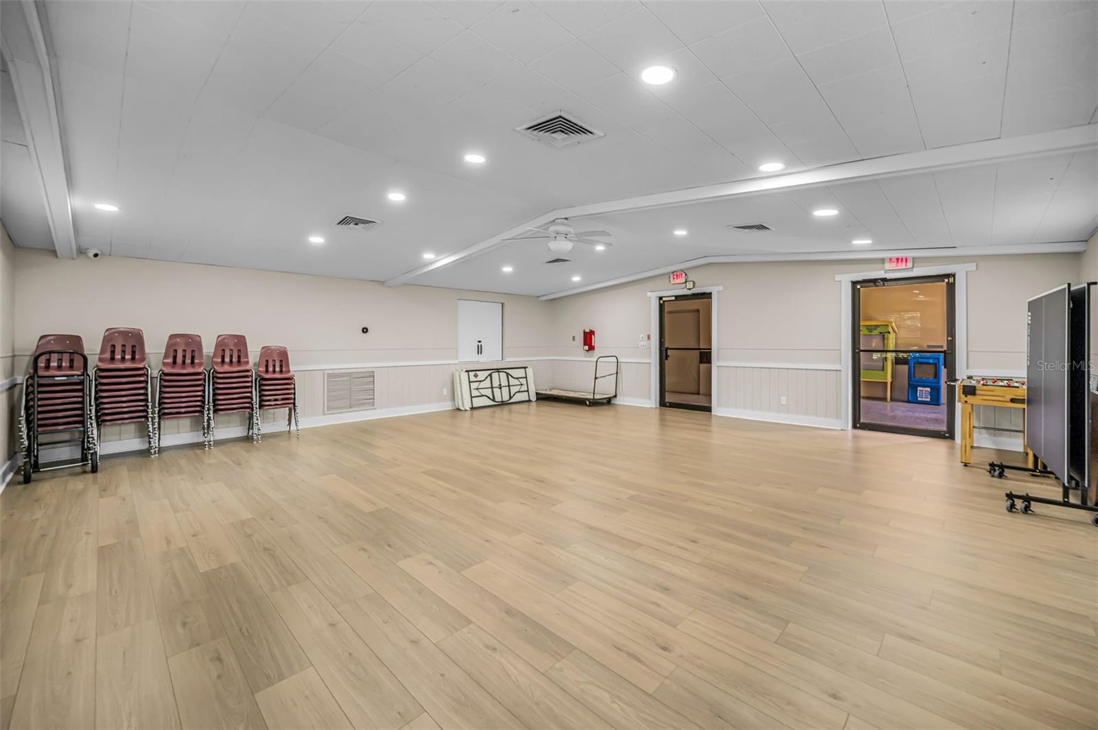 Listing photo id 59 for 760 Village Way