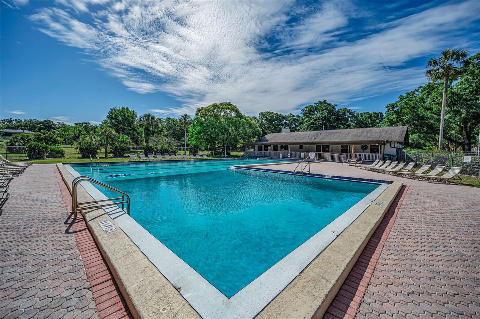 Listing photo id 70 for 760 Village Way