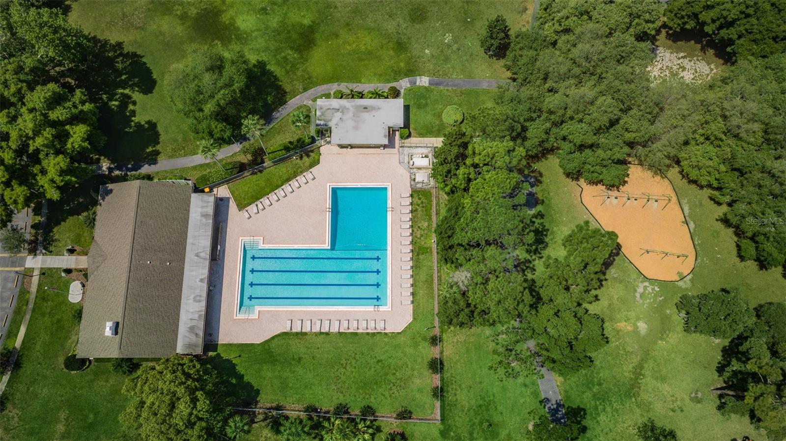 Listing photo id 77 for 760 Village Way