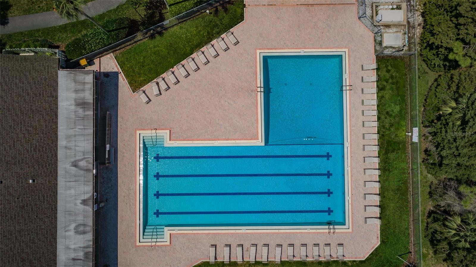 Listing photo id 78 for 760 Village Way