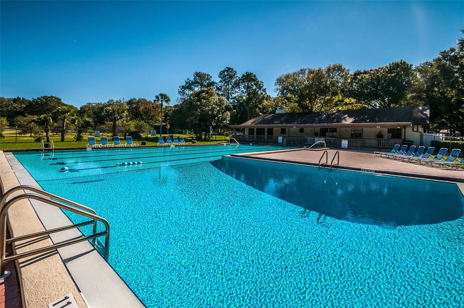 Listing photo id 82 for 760 Village Way