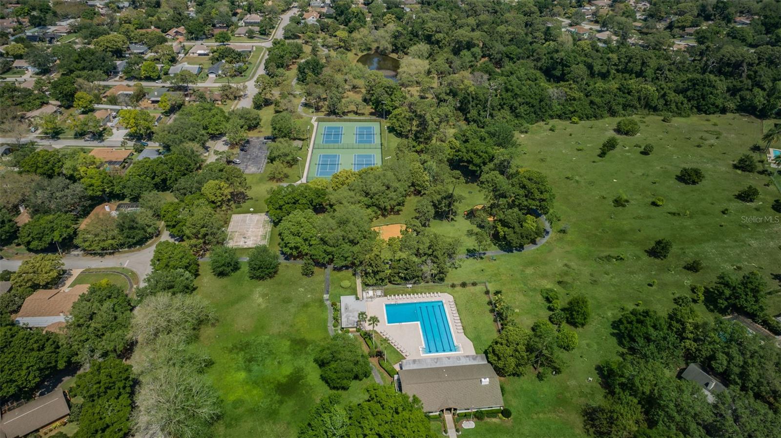 Listing photo id 85 for 760 Village Way