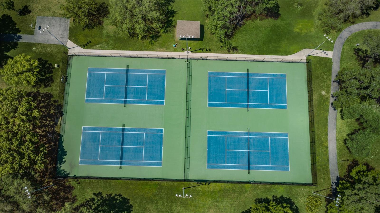 Listing photo id 86 for 760 Village Way