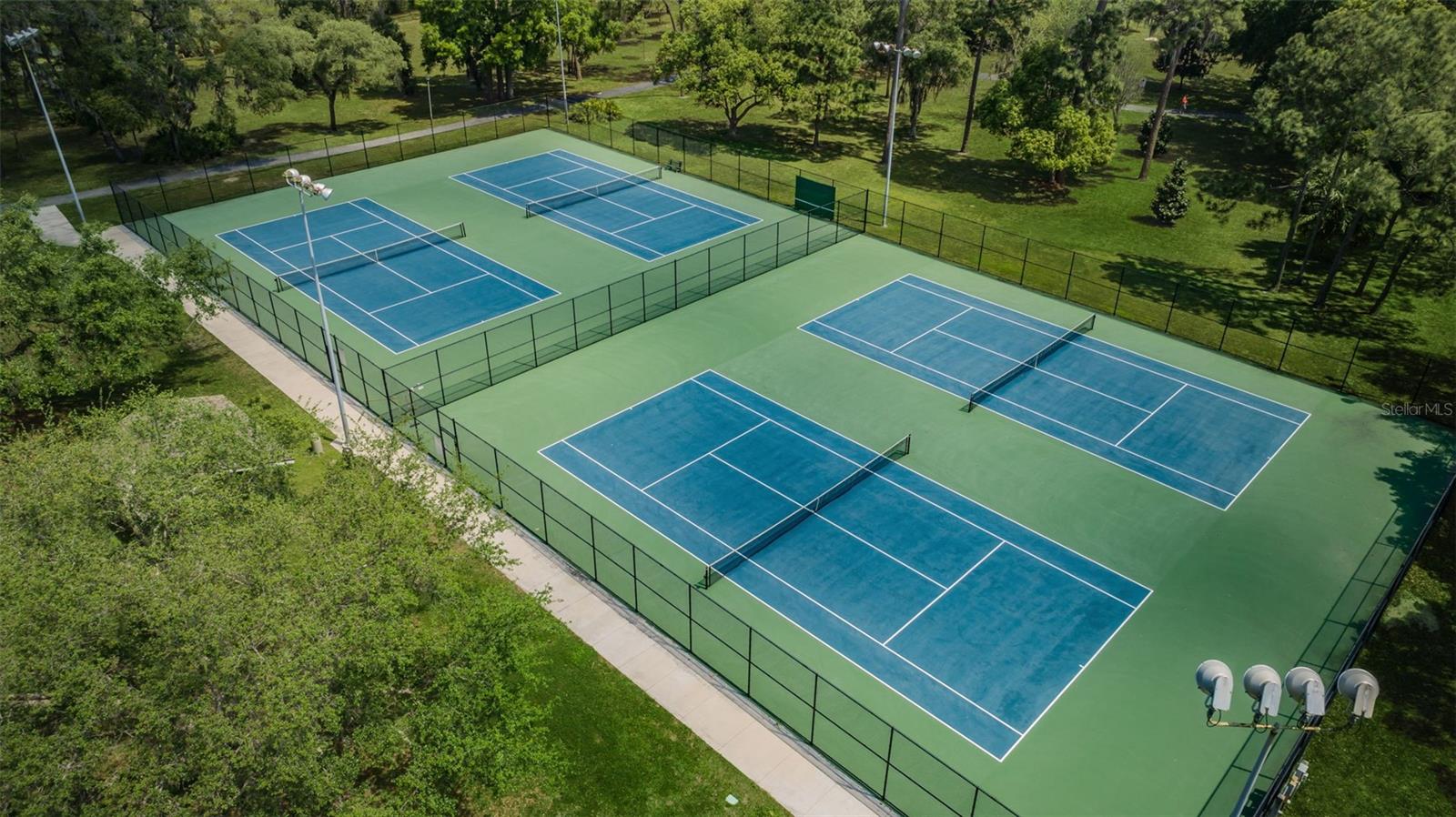 Listing photo id 87 for 760 Village Way