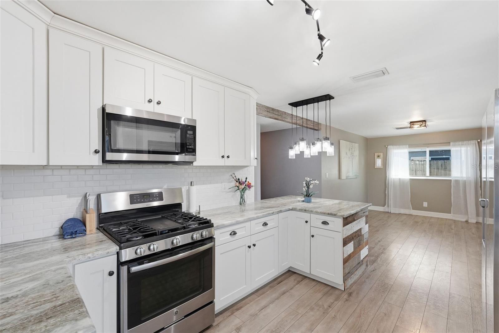 Image 18 of 49 For 9276 79th Avenue