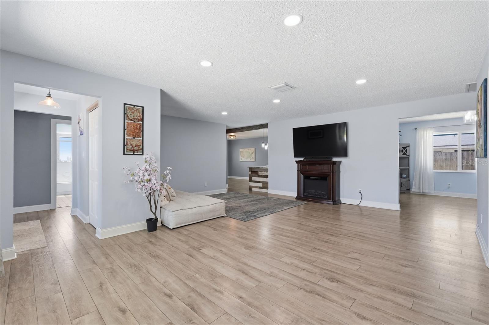 Image 9 of 49 For 9276 79th Avenue