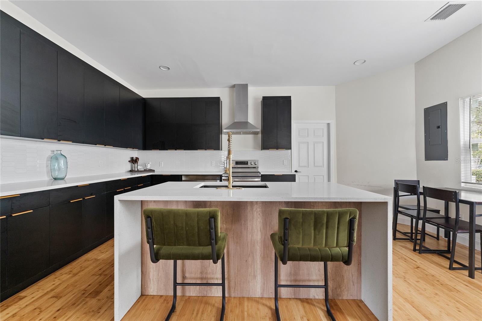 Image 6 of 43 For 680 25th Avenue S