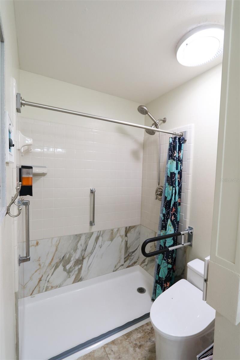 Image 16 of 26 For 323 Knottwood Court 1