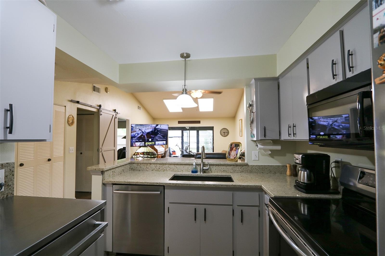 Image 6 of 26 For 323 Knottwood Court 1