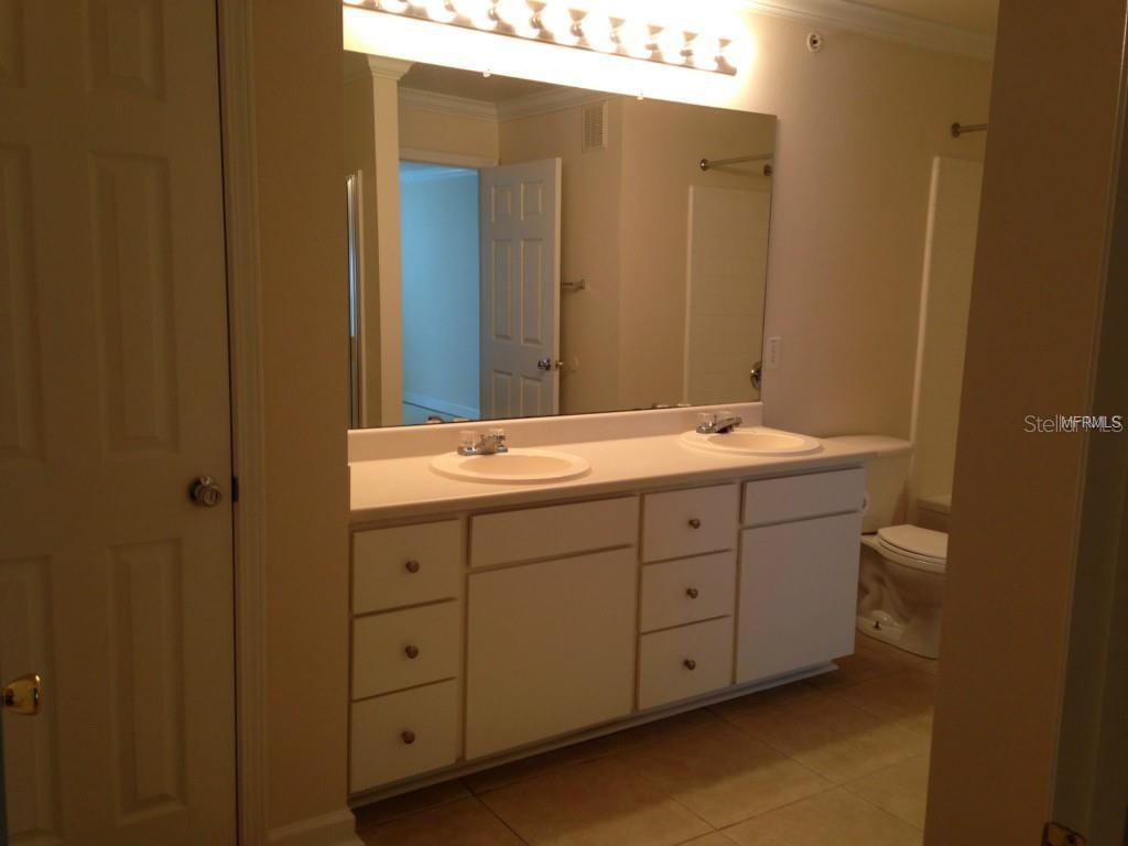 Image 11 of 17 For 18147 Sterling Gate Circle 18147