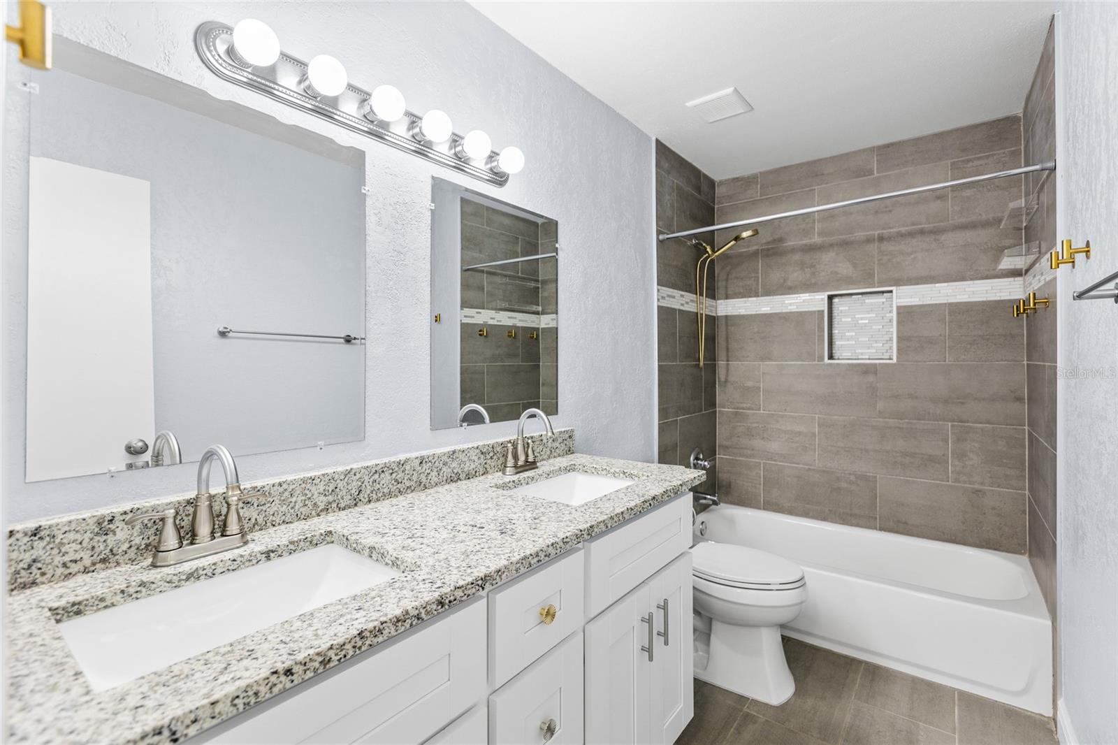 Image 23 of 37 For 7608 Willow Park Drive