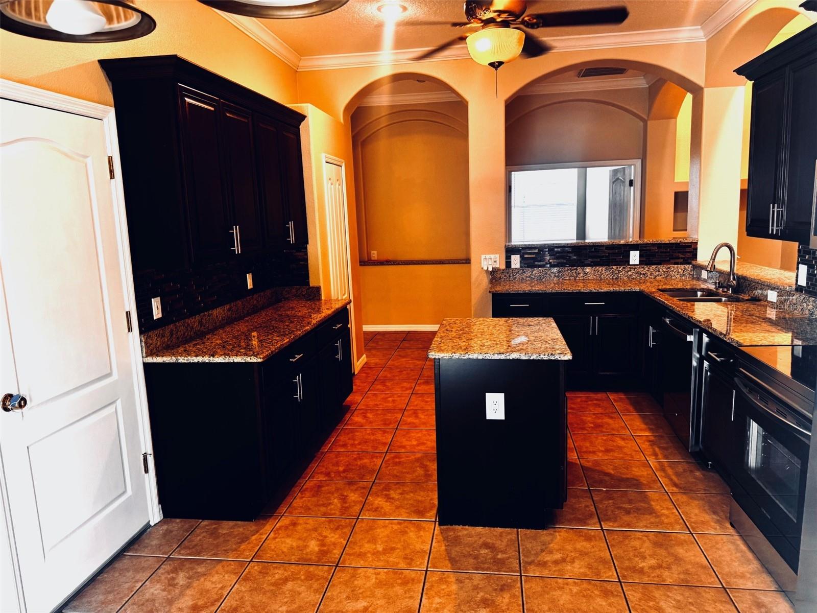 Image 15 of 49 For 14996 Hidden Oaks Circle