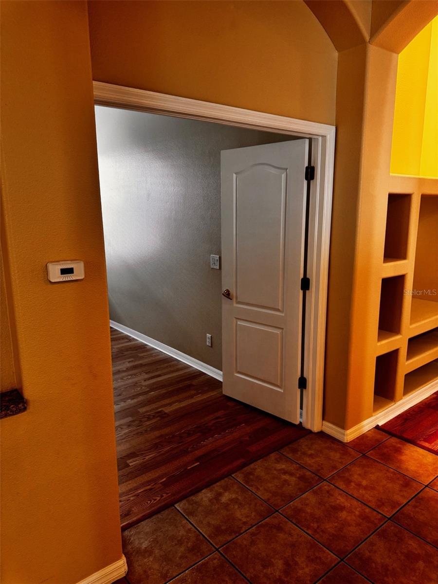 Image 19 of 49 For 14996 Hidden Oaks Circle