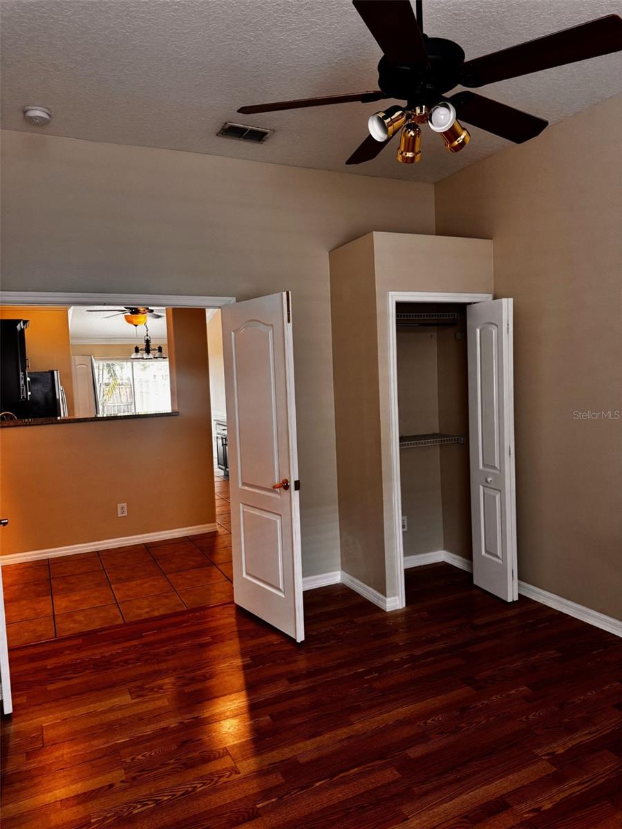 Image 21 of 49 For 14996 Hidden Oaks Circle