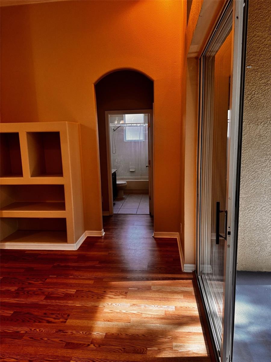 Image 26 of 49 For 14996 Hidden Oaks Circle