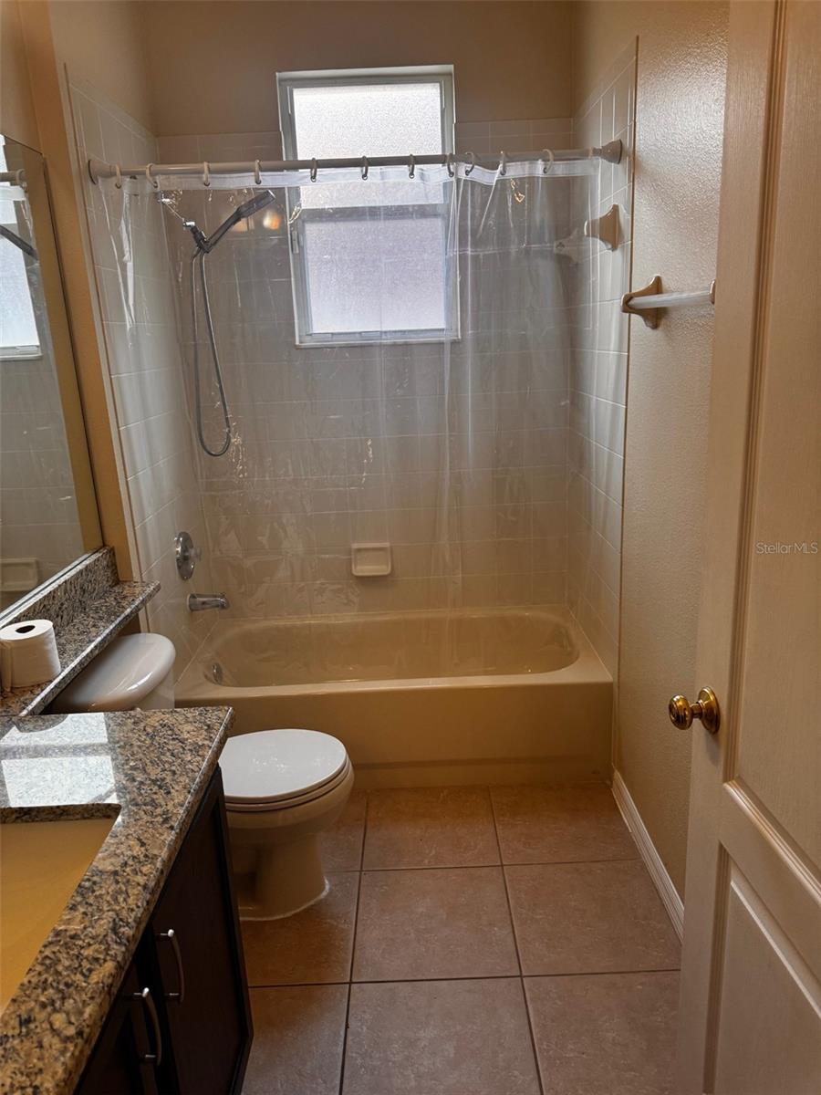 Image 34 of 49 For 14996 Hidden Oaks Circle