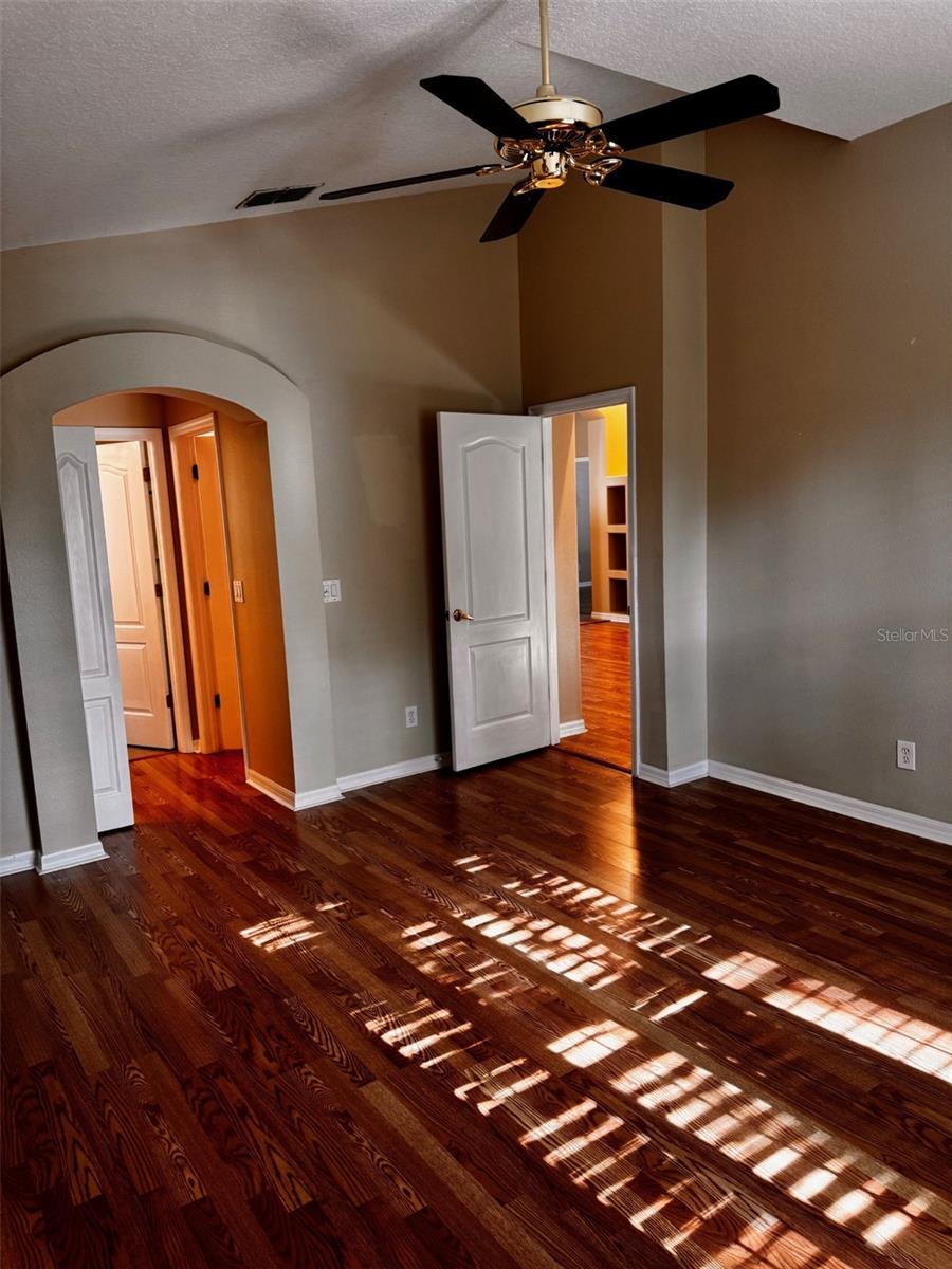 Image 40 of 49 For 14996 Hidden Oaks Circle