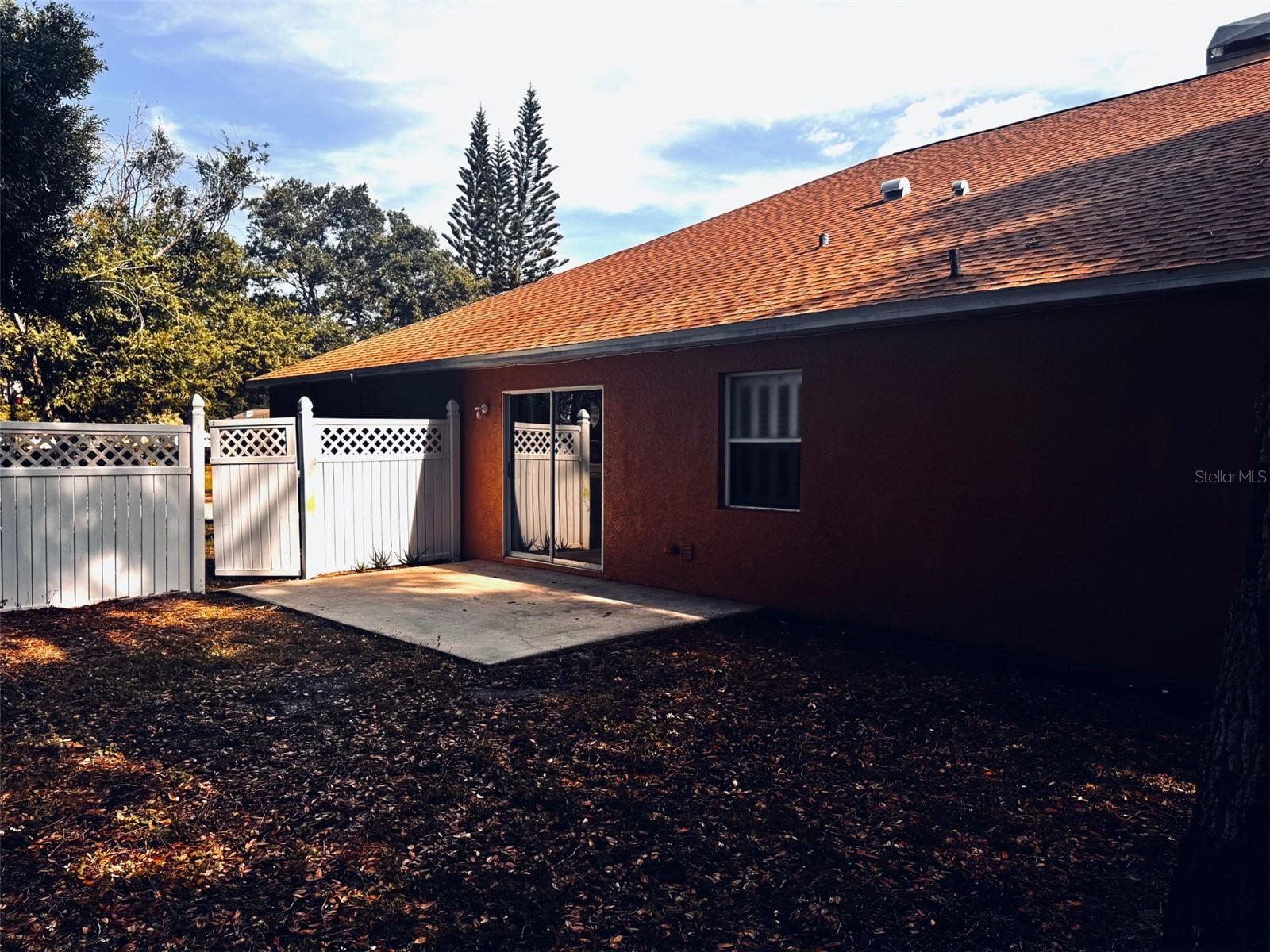 Image 6 of 49 For 14996 Hidden Oaks Circle