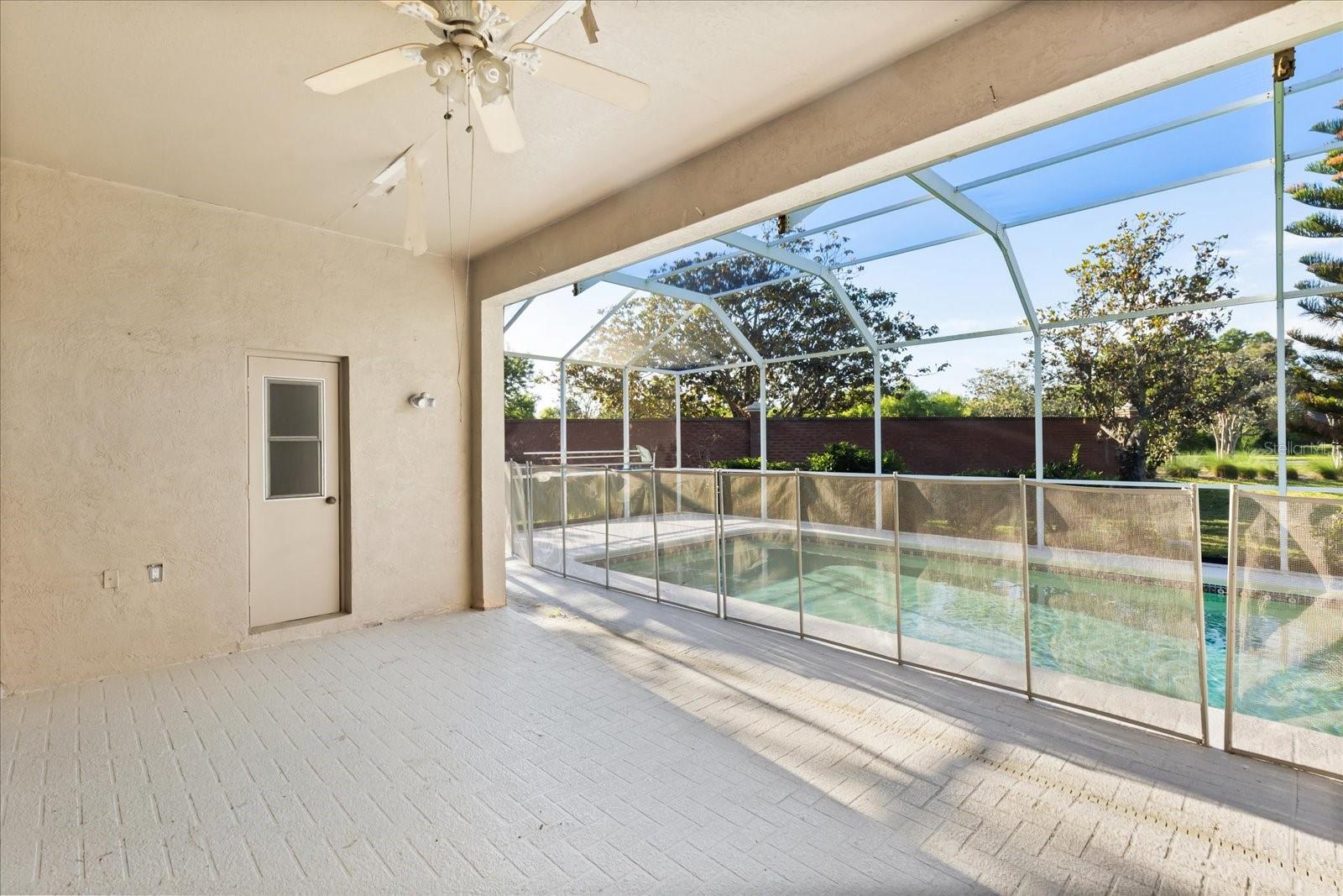 Image 17 of 25 For 19027 Dove Creek Drive