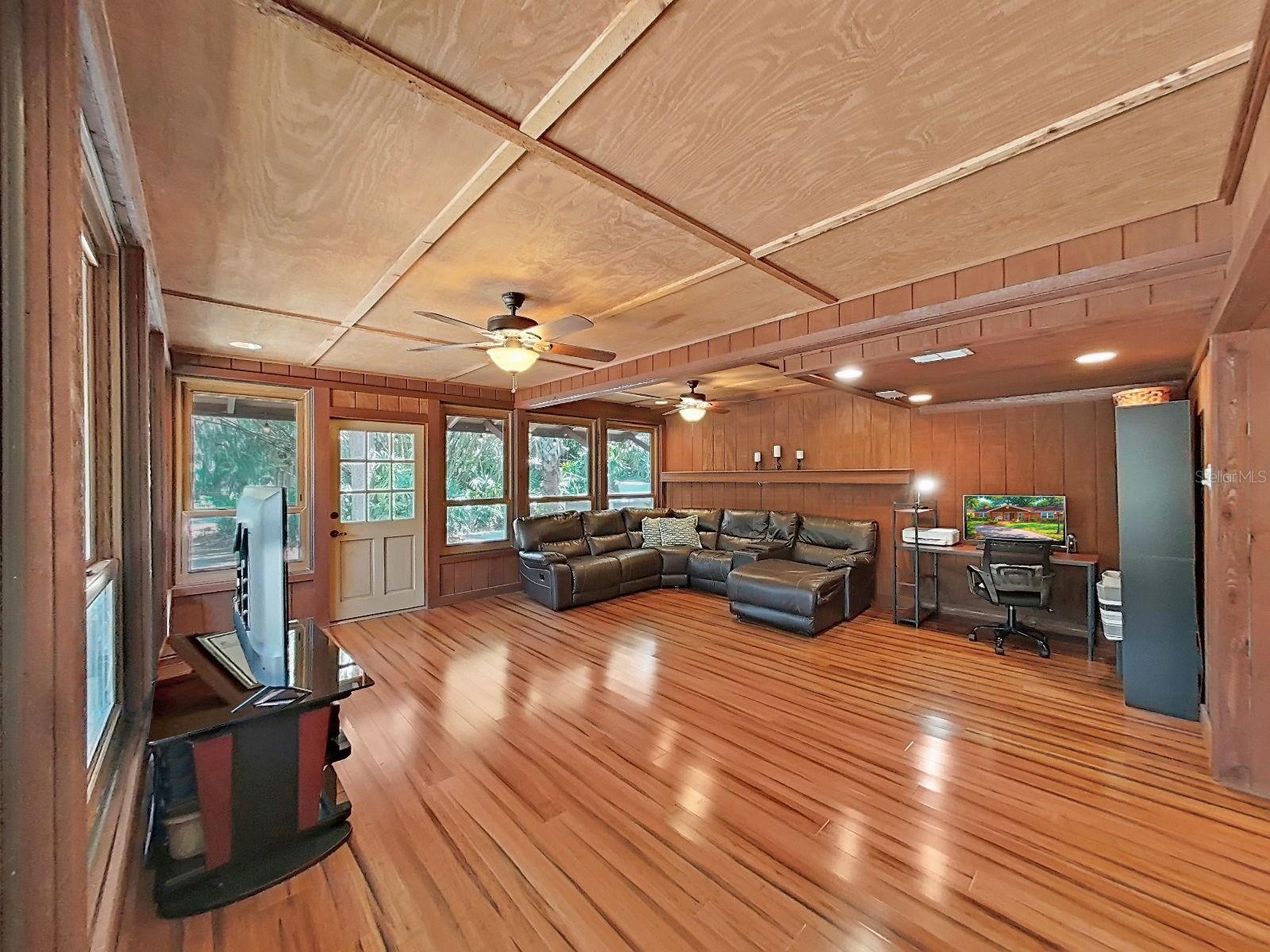 Listing photo id 25 for 18835 Tracer Drive