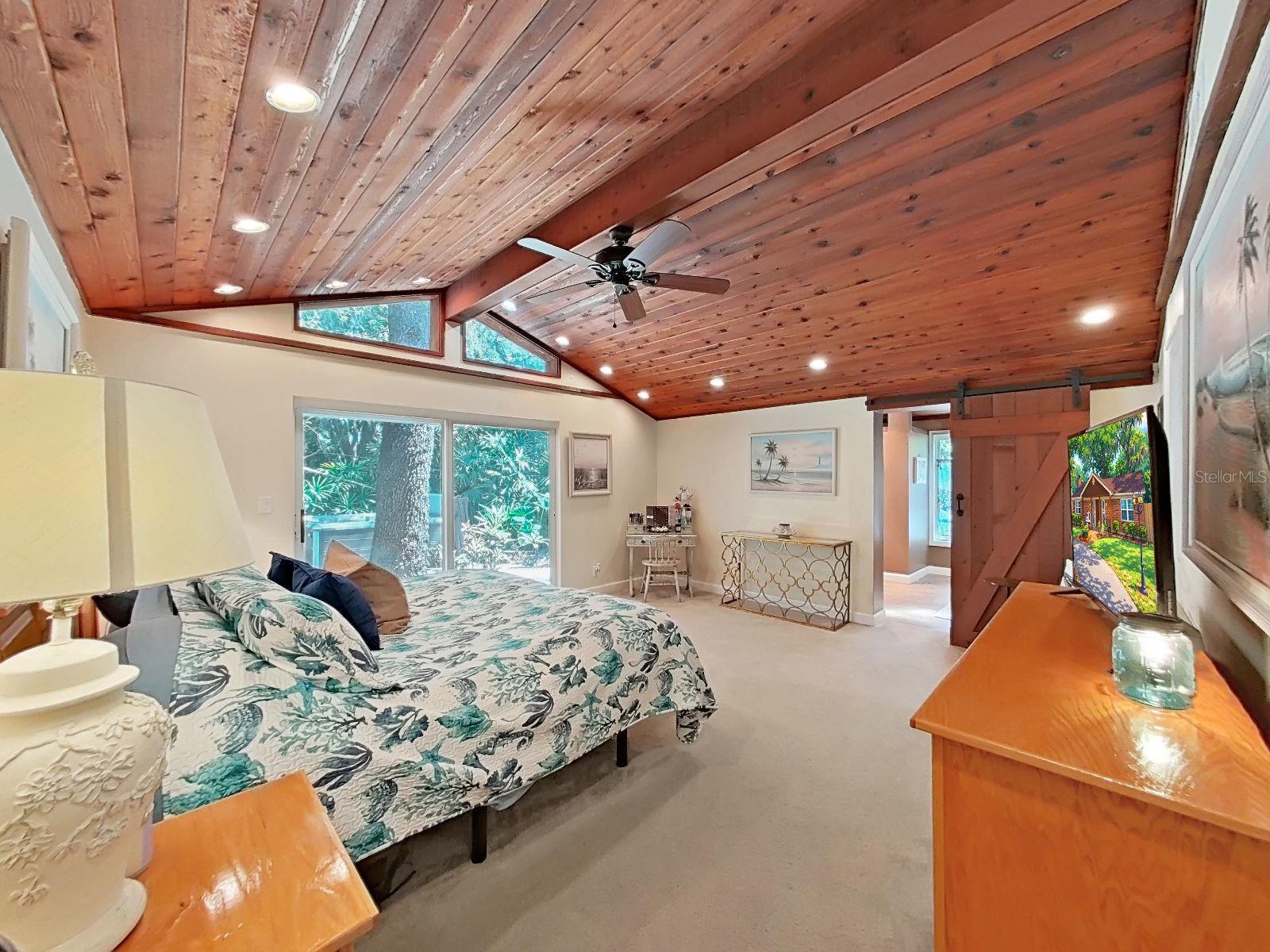 Listing photo id 28 for 18835 Tracer Drive