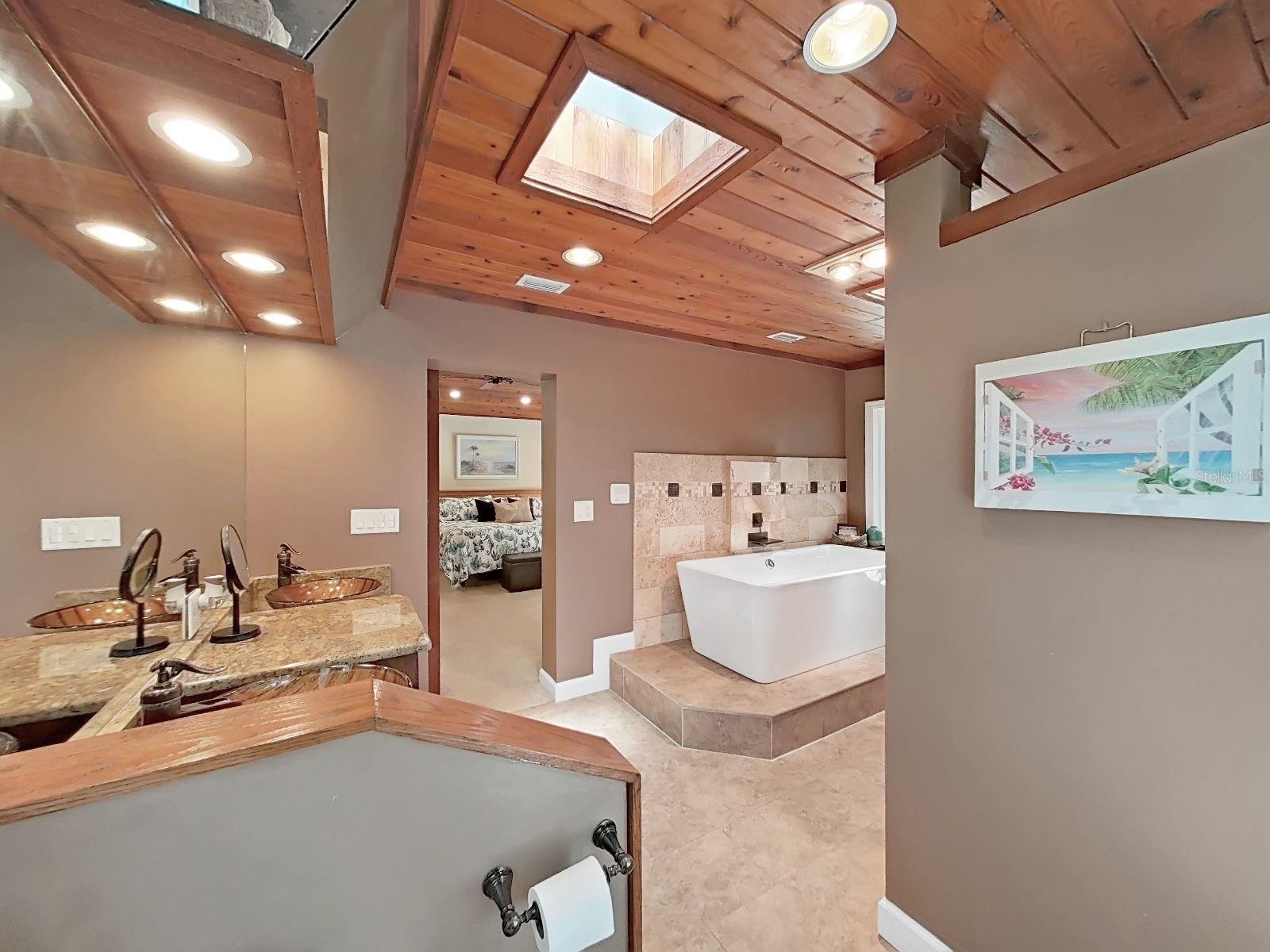 Listing photo id 37 for 18835 Tracer Drive