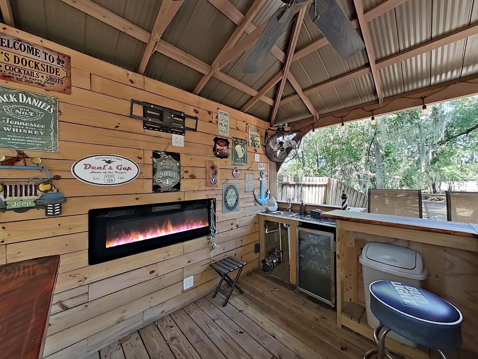 Listing photo id 52 for 18835 Tracer Drive