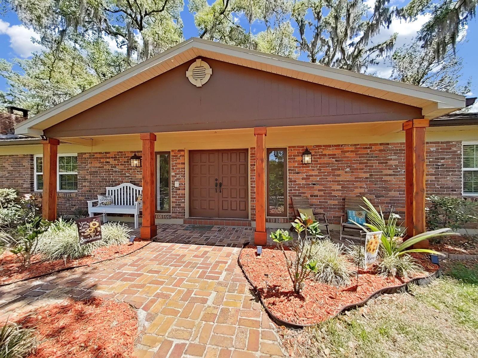 Listing photo id 4 for 18835 Tracer Drive