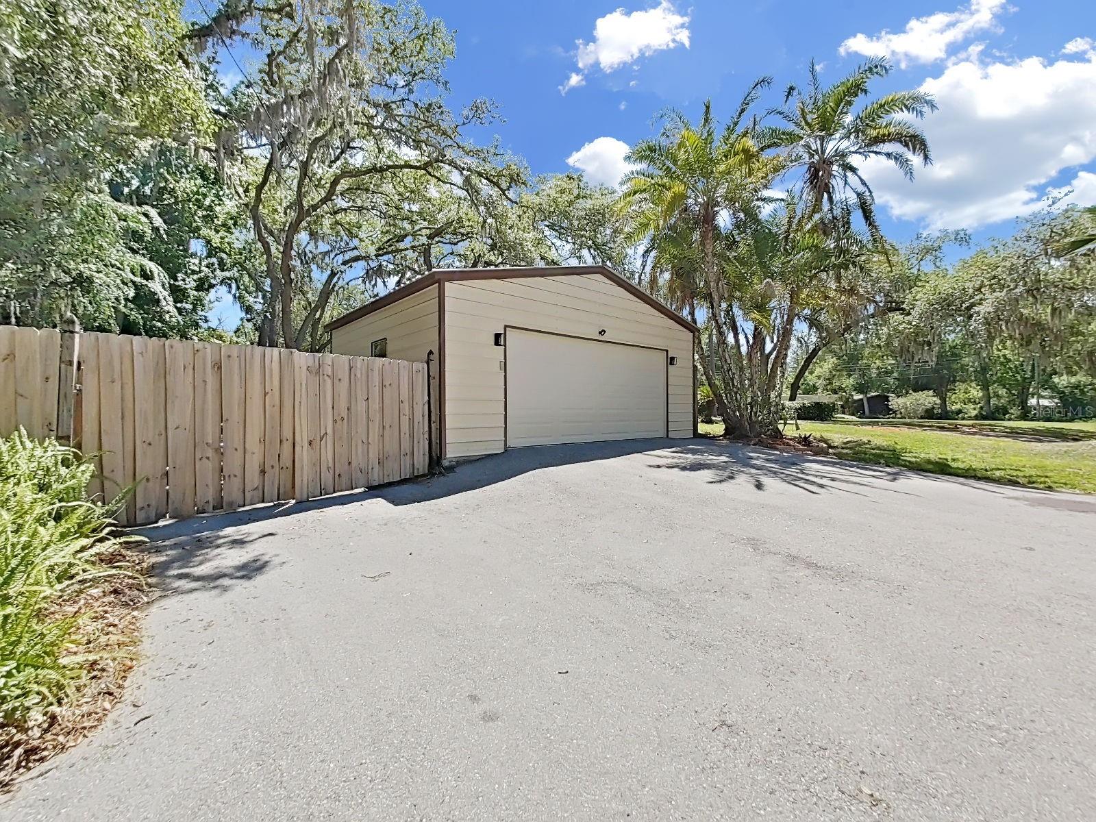 Listing photo id 62 for 18835 Tracer Drive