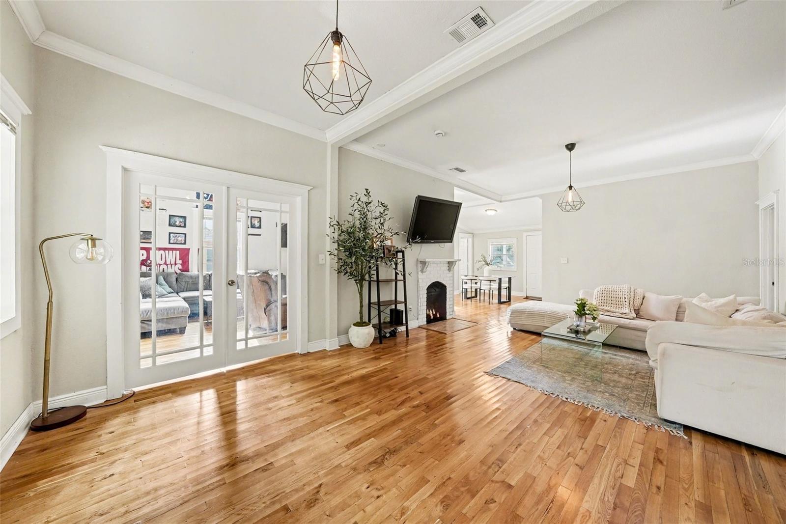 Image 13 of 26 For 805 Chelsea Street