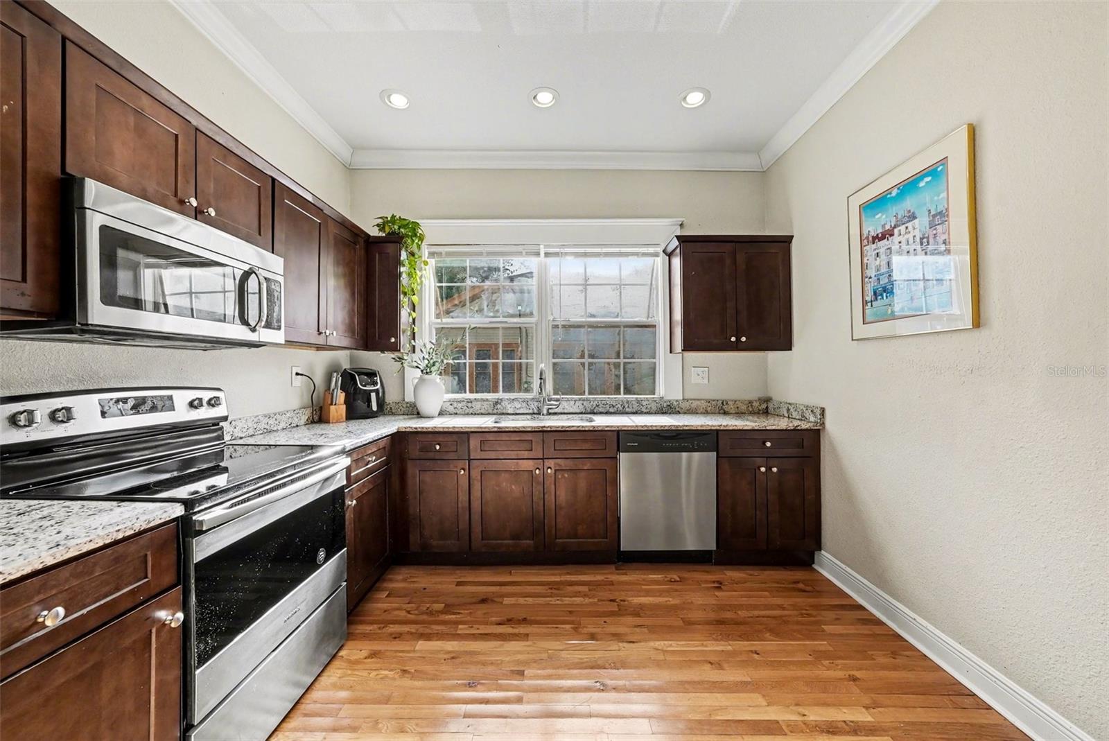 Image 14 of 26 For 805 Chelsea Street