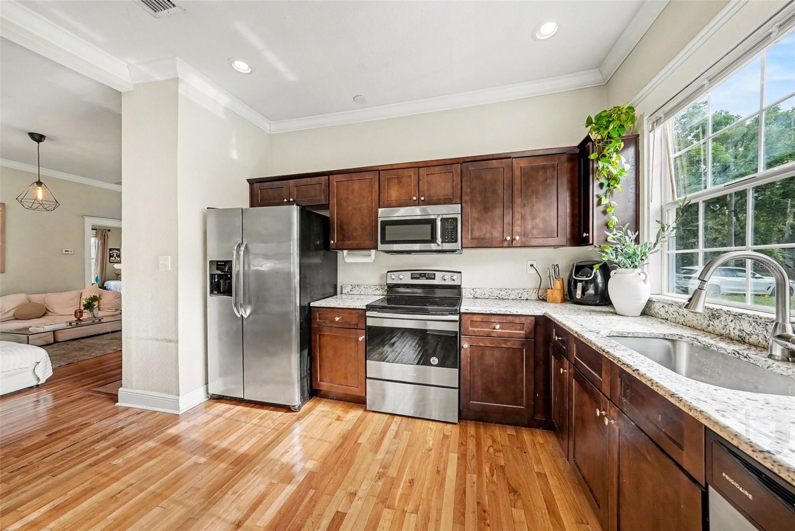 Image 15 of 26 For 805 Chelsea Street
