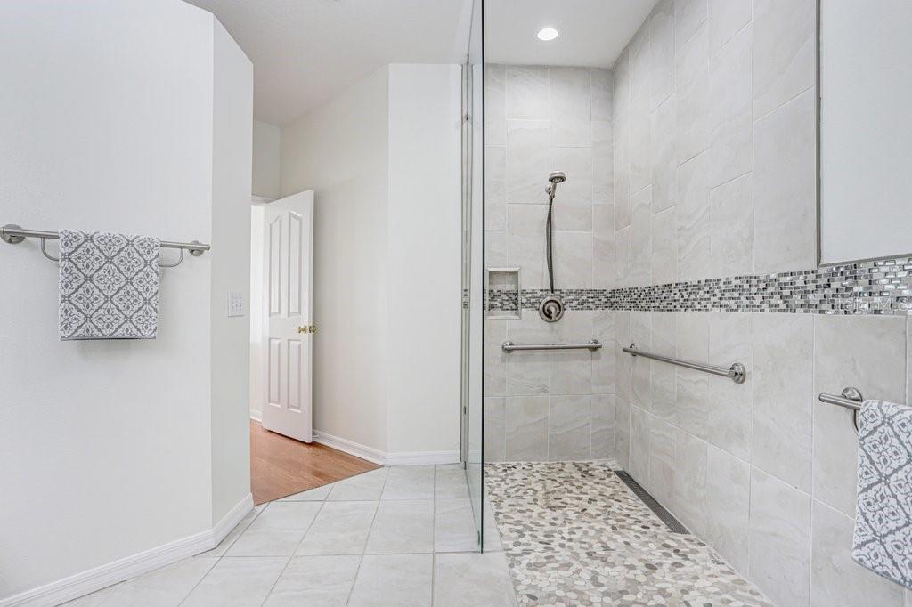 Image 15 of 39 For 8531 Acorn Ridge Court