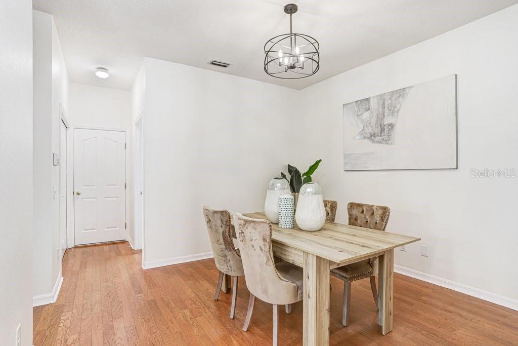 Image 21 of 39 For 8531 Acorn Ridge Court