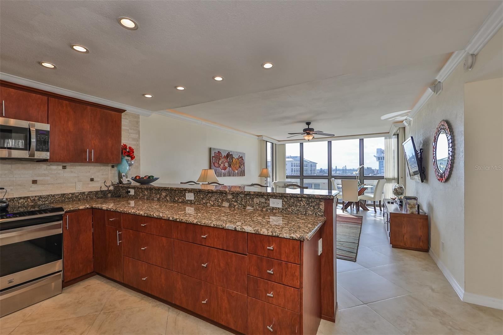 Image 12 of 31 For 5396 Gulf Boulevard 701