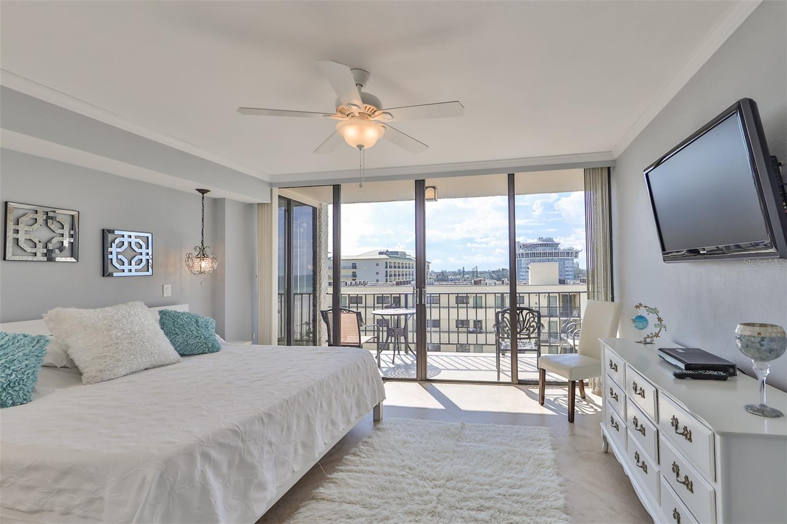 Image 13 of 31 For 5396 Gulf Boulevard 701