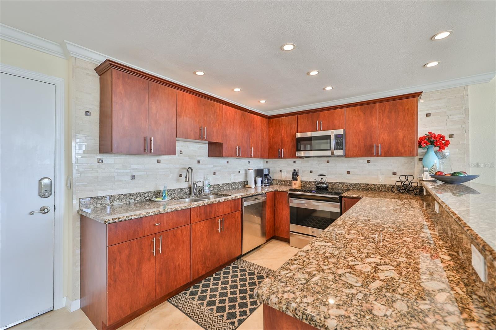 Image 14 of 31 For 5396 Gulf Boulevard 701