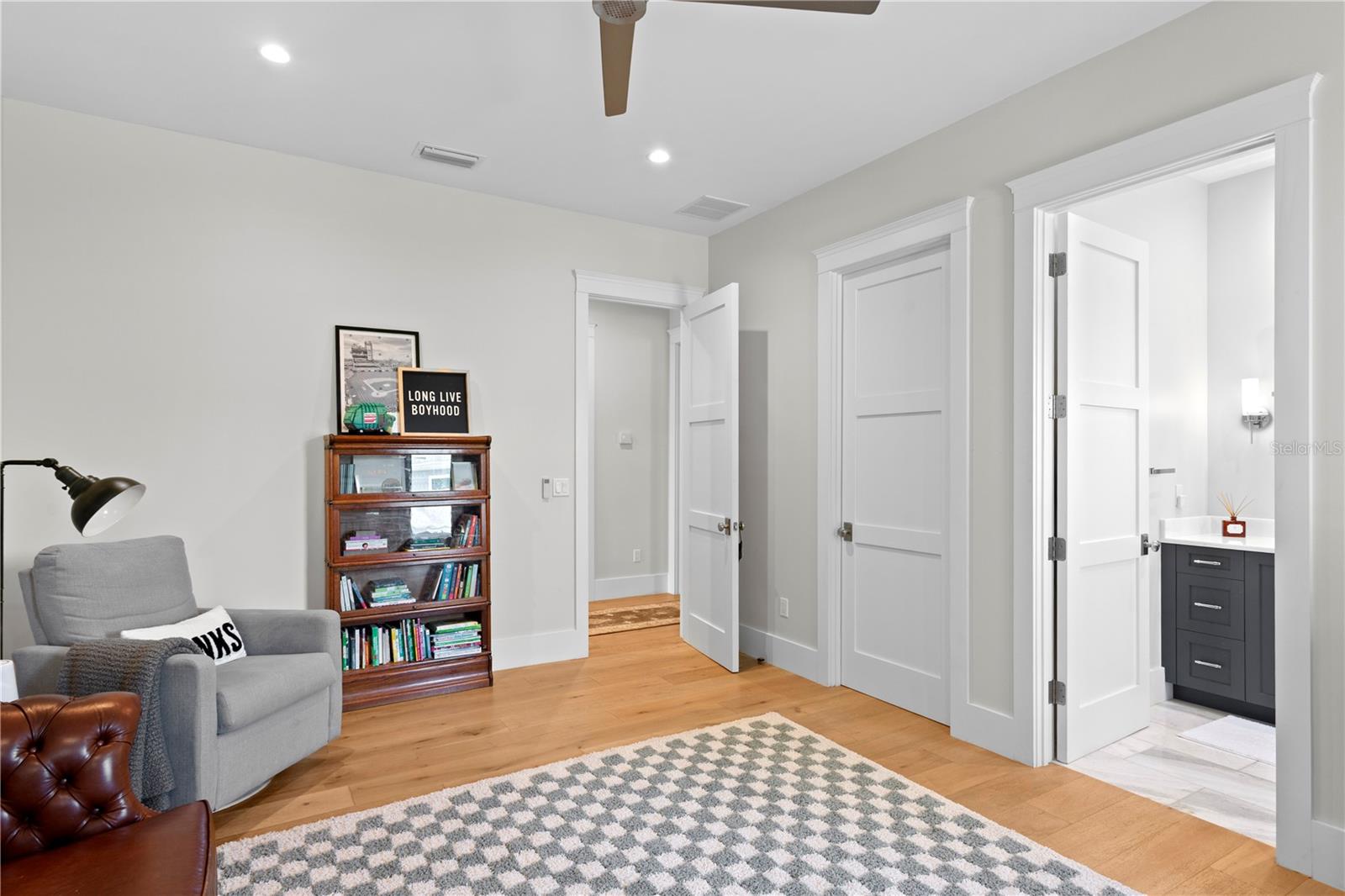 Image 27 of 49 For 2402 Parkland Boulevard