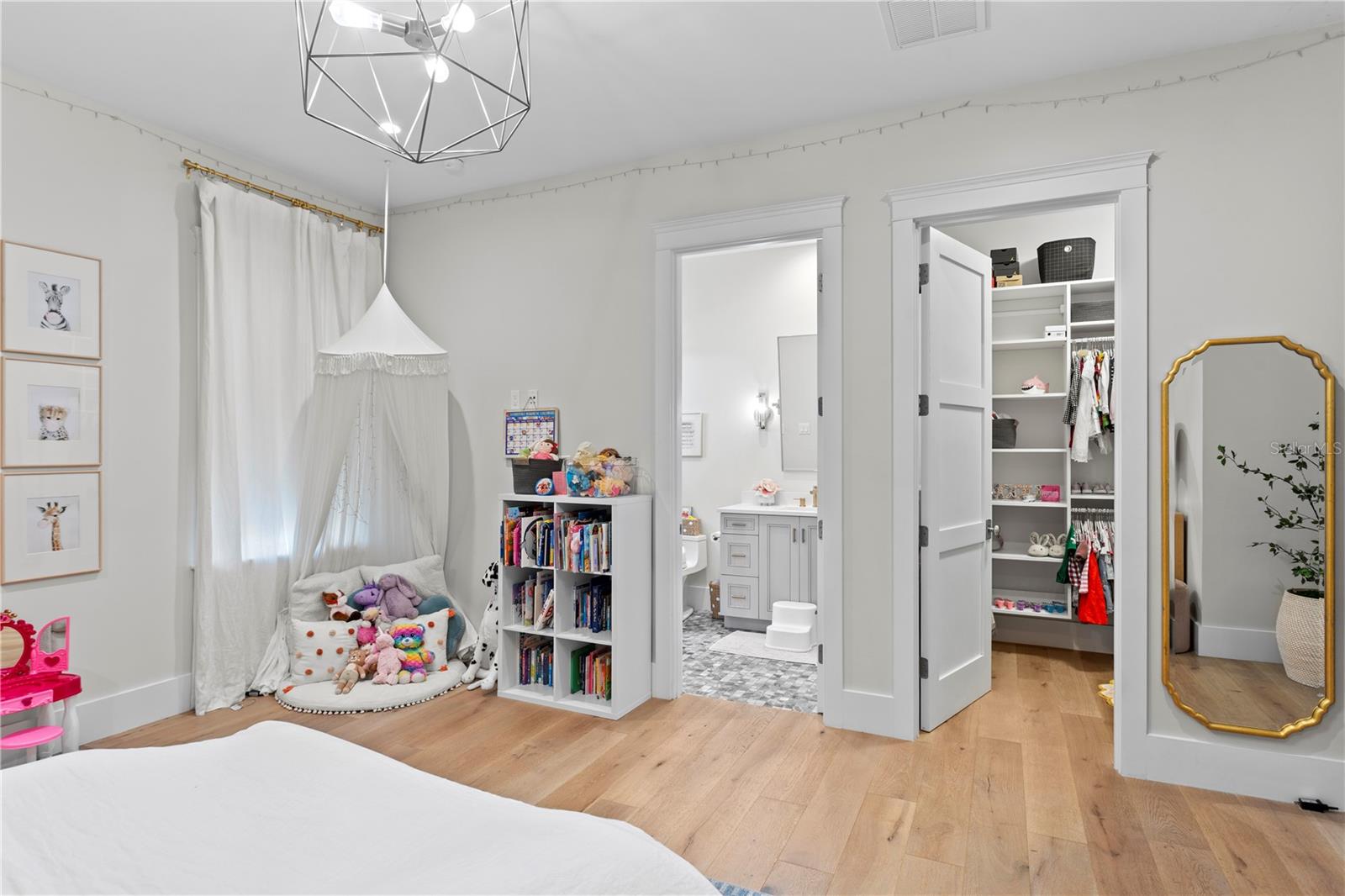 Image 30 of 49 For 2402 Parkland Boulevard