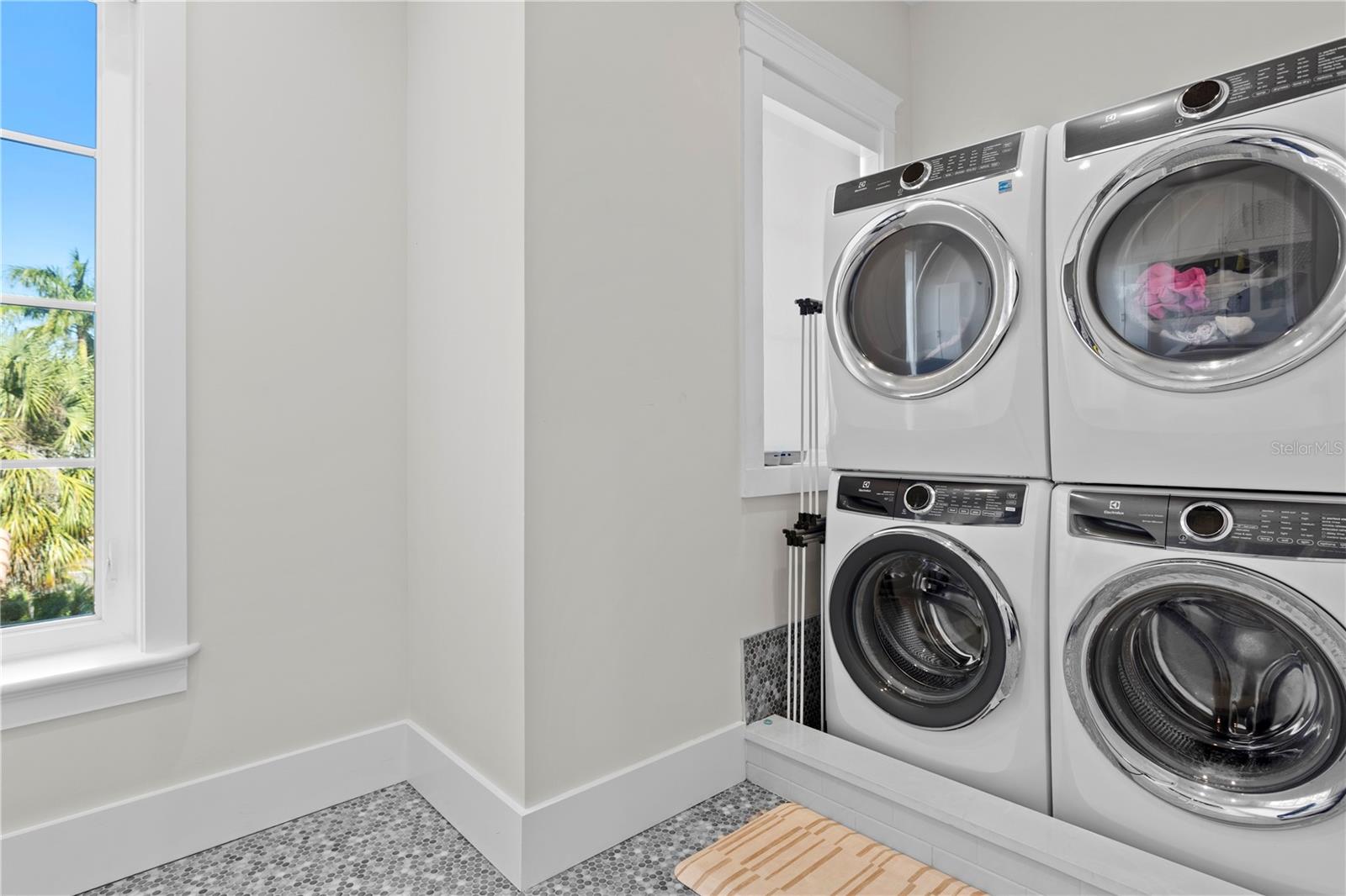 Image 36 of 49 For 2402 Parkland Boulevard