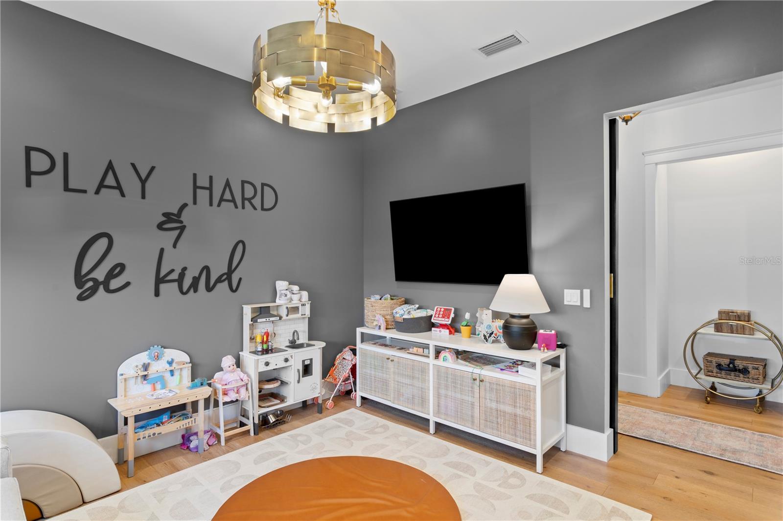 Image 39 of 49 For 2402 Parkland Boulevard