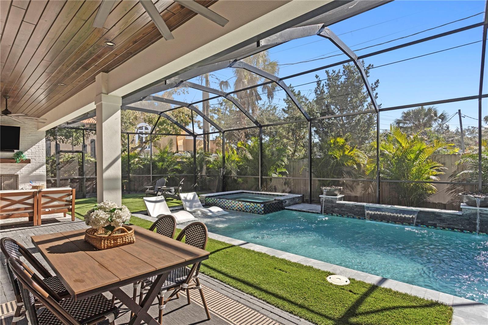 Image 5 of 49 For 2402 Parkland Boulevard