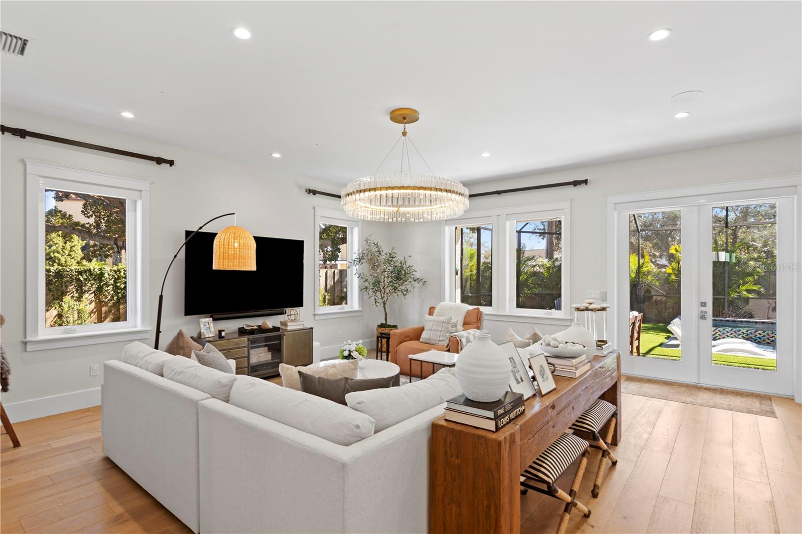 Image 7 of 49 For 2402 Parkland Boulevard