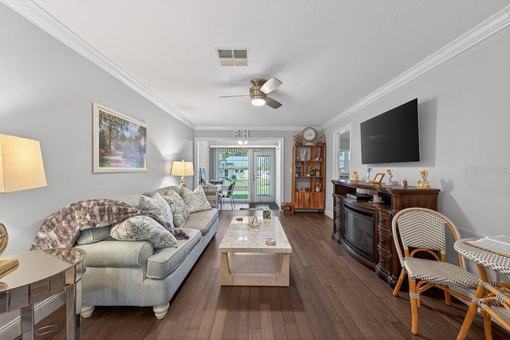 Image 10 of 44 For 2465 Northside Drive 305