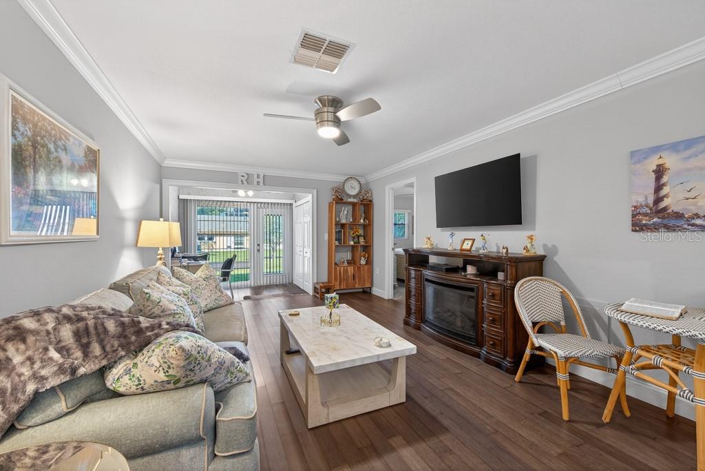 Image 11 of 44 For 2465 Northside Drive 305