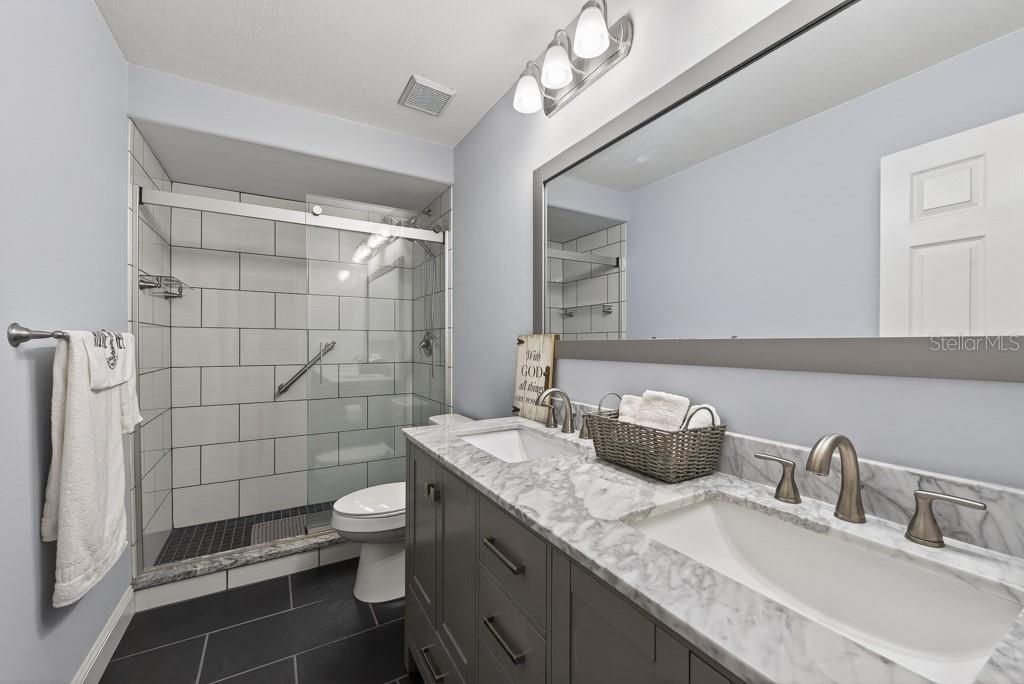 Image 21 of 44 For 2465 Northside Drive 305