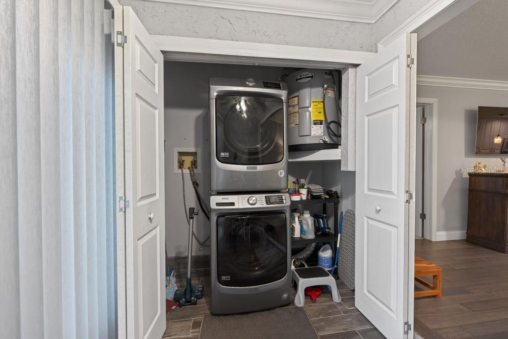 Image 26 of 44 For 2465 Northside Drive 305