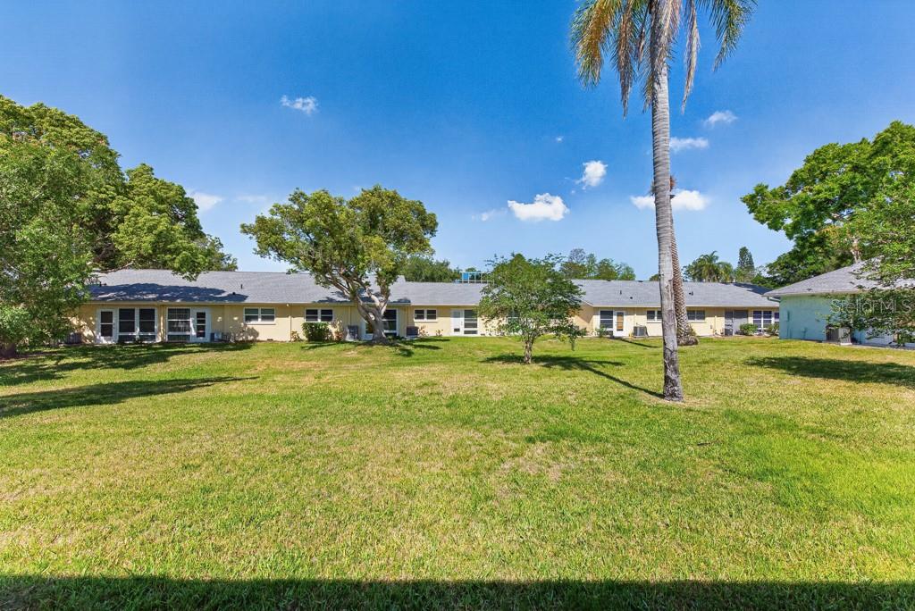 Image 27 of 44 For 2465 Northside Drive 305