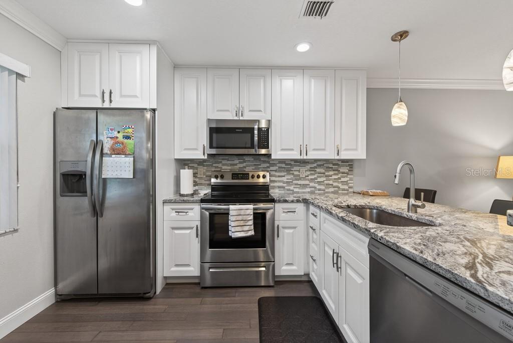 Image 5 of 44 For 2465 Northside Drive 305