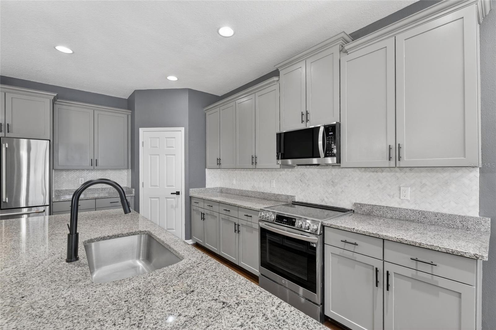 Listing photo id 14 for 11807 Harpswell Drive